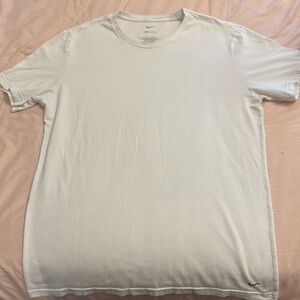 Men’s white Nike drifit